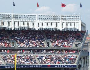 1024px-Yankee-stadium-frieze